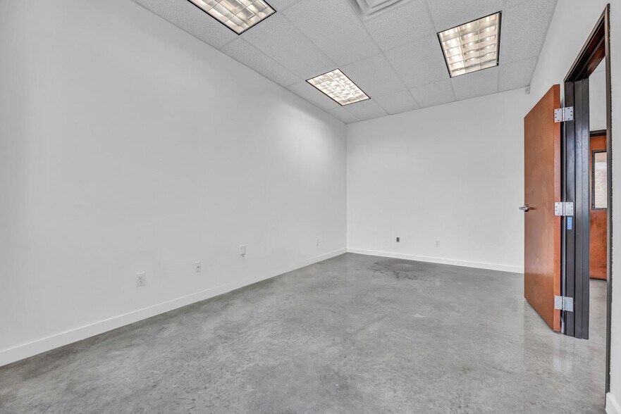 More Photos Of 2000 Windy Ter, Cedar Park Warehouse For Sale