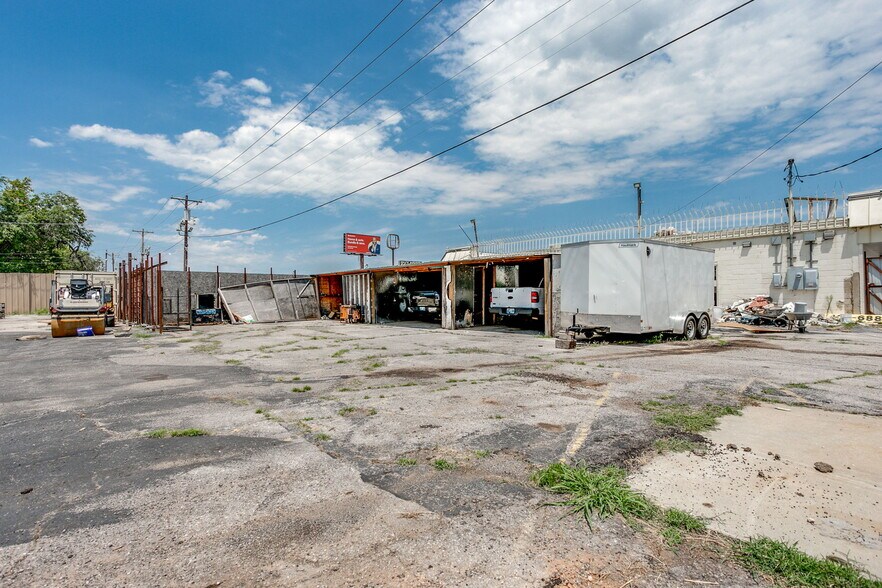 More Photos Of 3500 NW 39th St, Oklahoma City Office For Sale