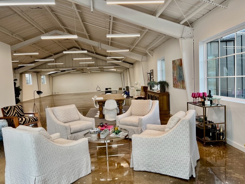 More Photos Of 2330 Langford St, Dallas Storefront For Sale