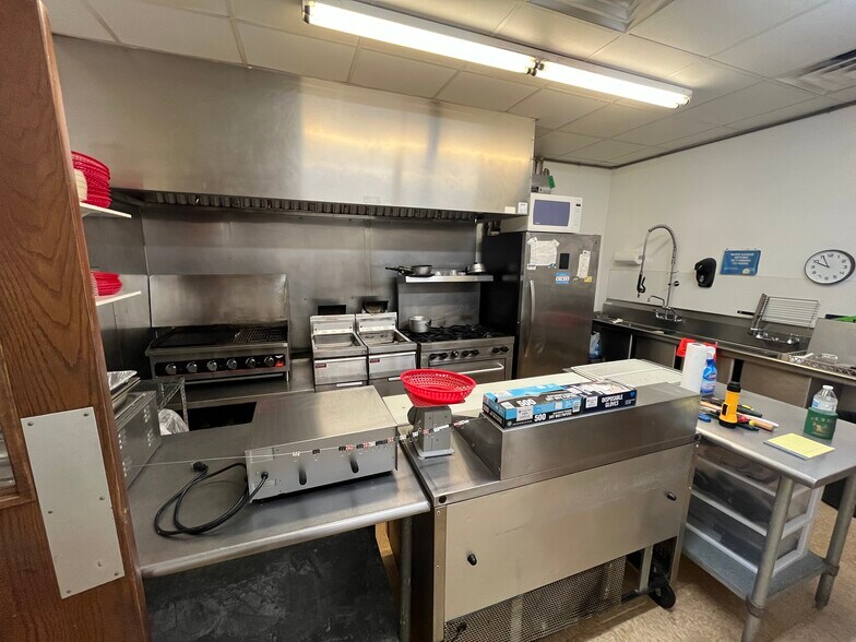 More Photos Of 1105 N Main St, Edgerton Restaurant For Sale