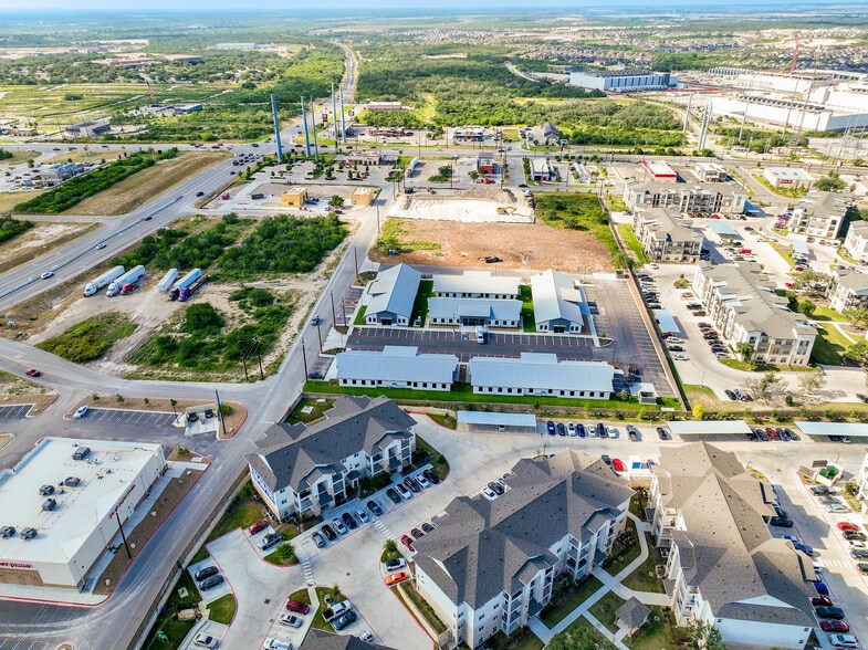 More Photos Of 211 Crossing Ave, San Antonio Unknown For Lease