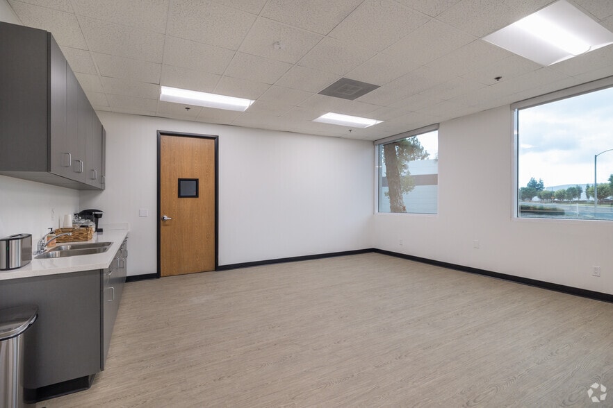 More Photos Of 1819 S Business Pky, Ontario Unknown For Lease