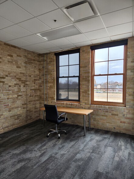 More Photos Of 1037 W McKinley Ave, Milwaukee Loft Creative Space For Lease
