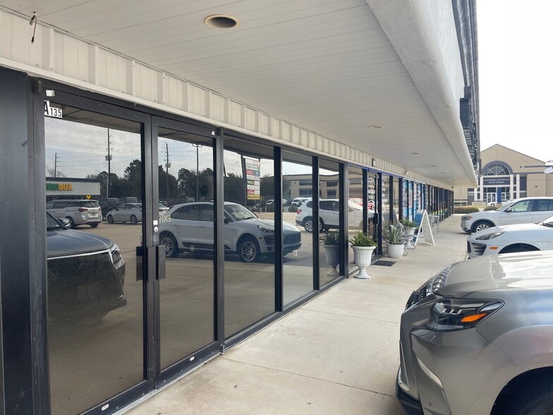 More Photos Of 701 E Main St, Tomball Storefront For Lease
