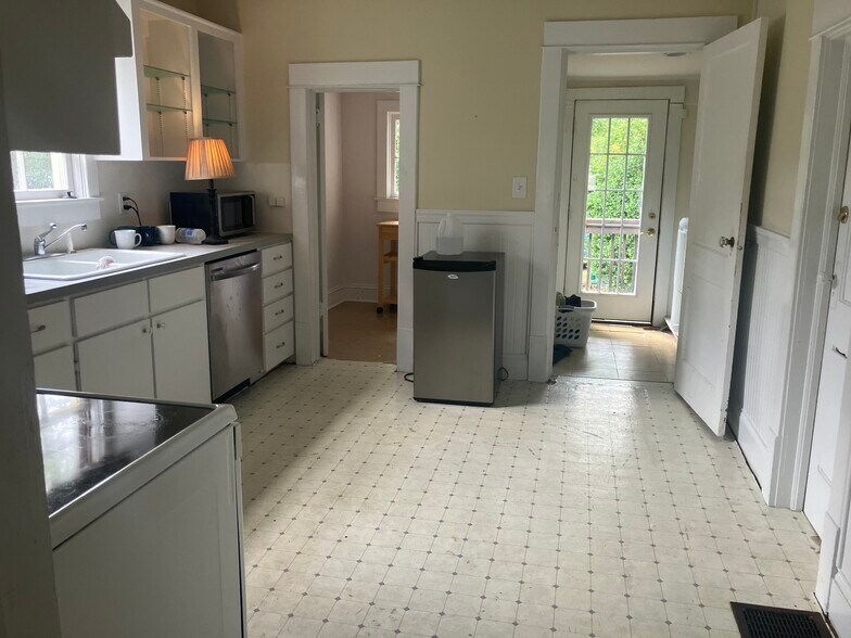 More Photos Of 415 W Warren St, Shelby Office Residential For Sale