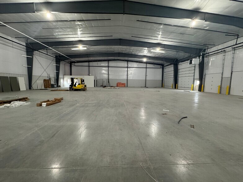 More Photos Of 967 Sweeney Dr, Hagerstown Light Manufacturing For Lease