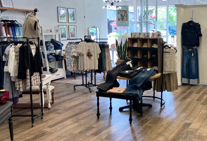 More Photos Of 231-249 NW 2nd Ave, Canby Storefront Retail Office For Sale