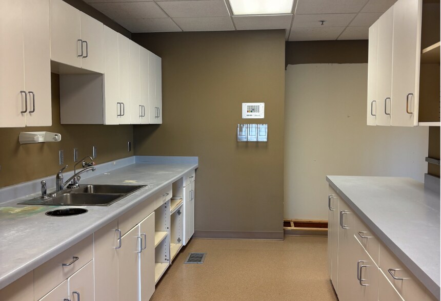 More Photos Of 4904 S Minnesota Ave, Sioux Falls Office For Sale