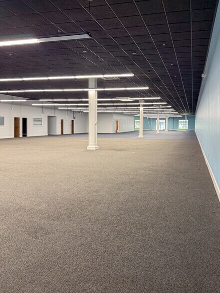 More Photos Of 5935 Rivers Ave, North Charleston Showroom For Lease