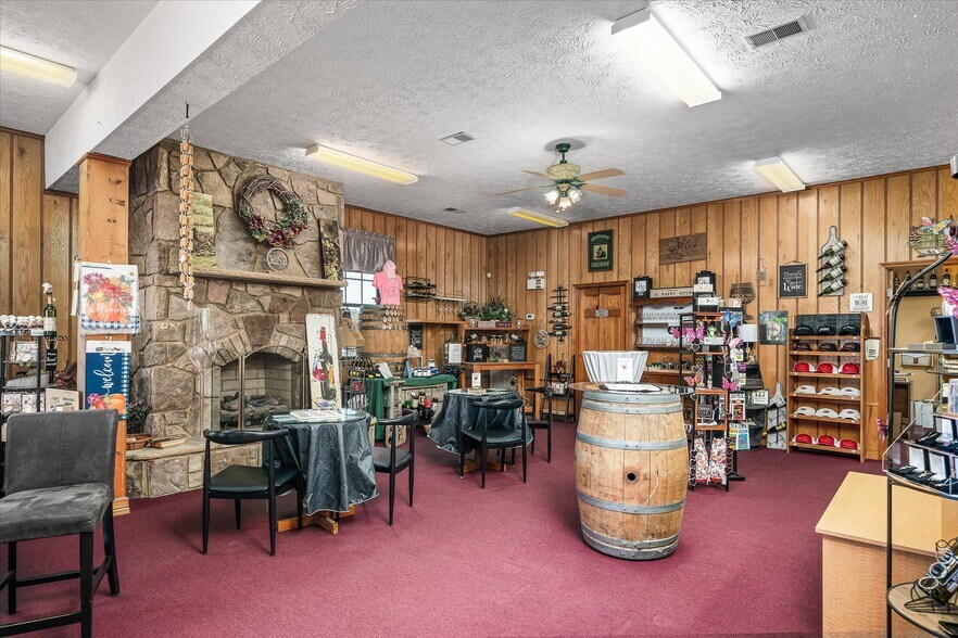 More Photos Of 78 Chestnut Hill Rd, Crossville Freestanding For Sale