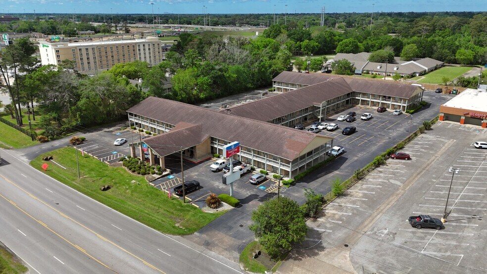 Primary Photo Of 2155 N 11th St, Beaumont Hotel For Sale