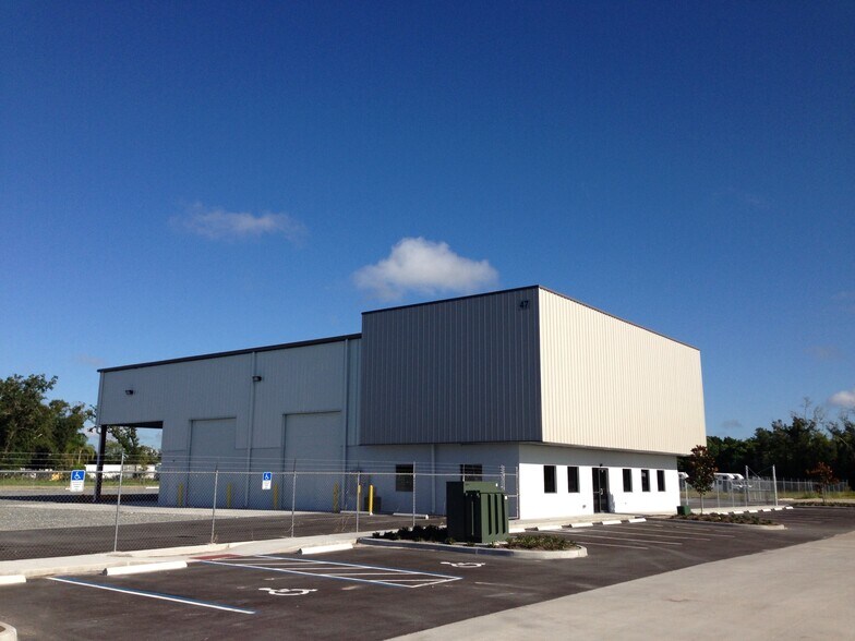 Primary Photo Of 47 W Taft Vineland Rd, Orlando Manufacturing For Lease