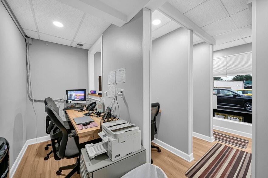 More Photos Of 33 N Morris St, Dover Auto Repair For Sale