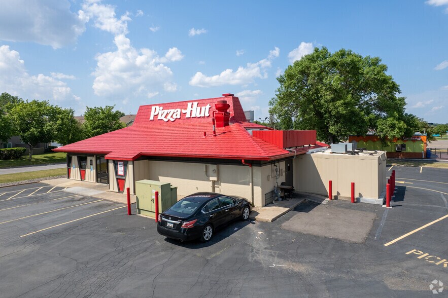 More Photos Of 8156 NE Highway 65, Minneapolis Fast Food For Sale