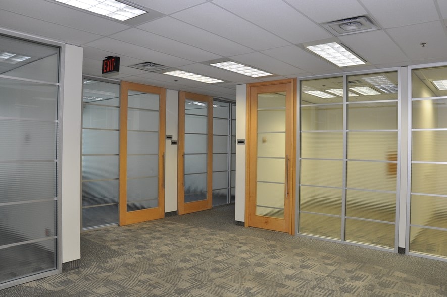 More Photos Of 245 Ouellette Ave, Windsor Office For Lease