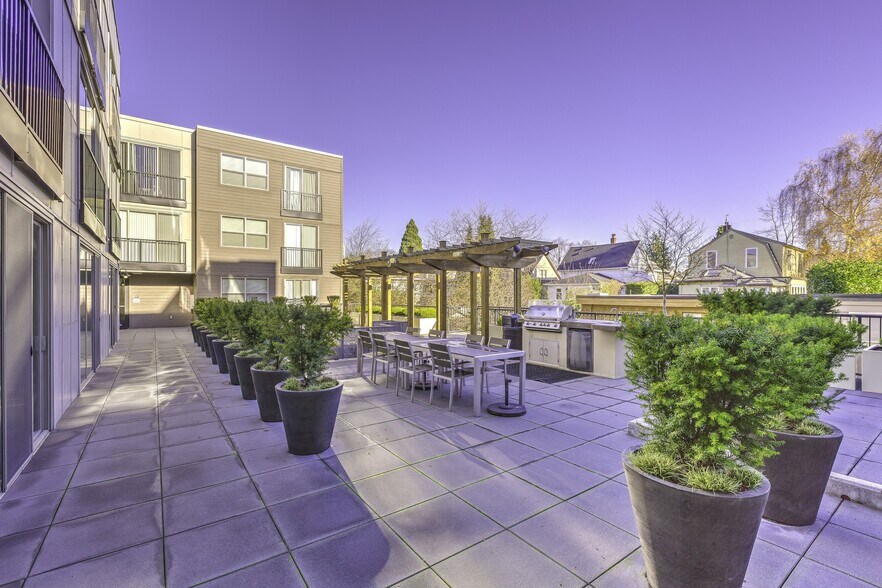 More Photos Of 1900 Queen Anne Ave N, Seattle Apartments For Lease