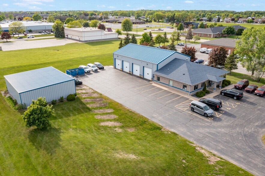 More Photos Of 844 Ontario Rd, Green Bay Showroom For Sale