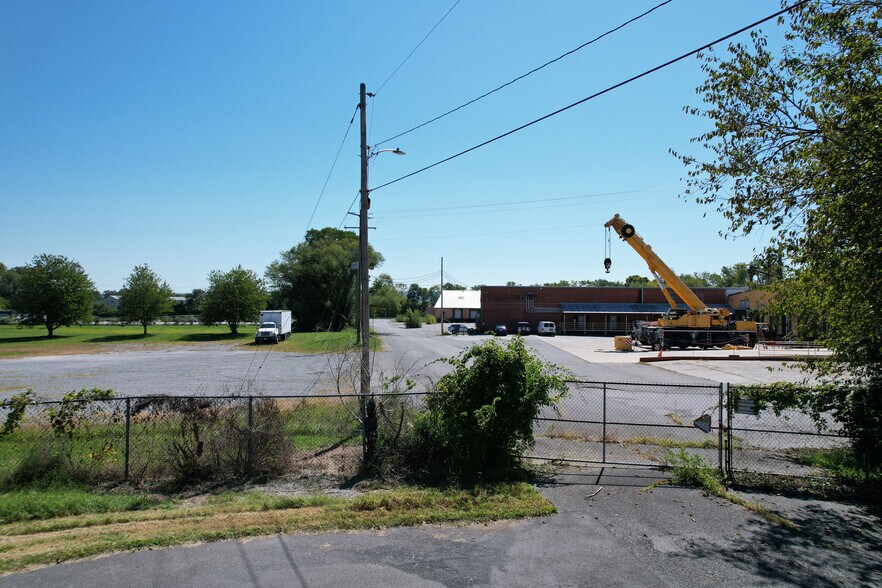 More Photos Of 351 Station Rd, Berryville Manufacturing For Lease