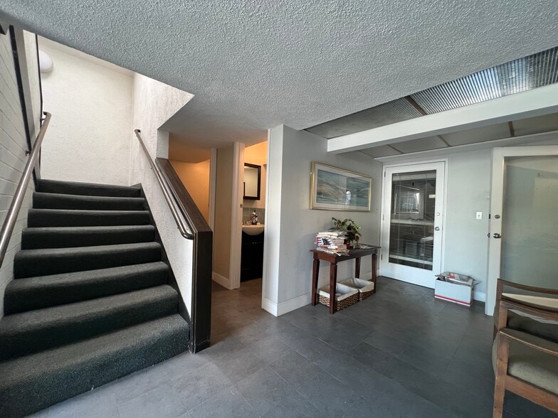 More Photos Of 106 Palmetto Dr, Pasadena Office For Sale