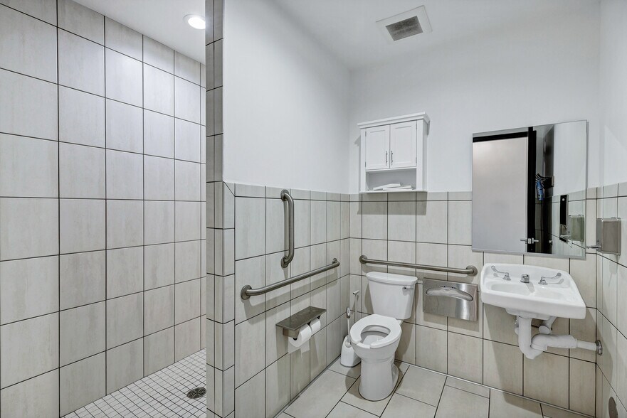 More Photos Of 2727 N 3rd St, Phoenix Office For Sale