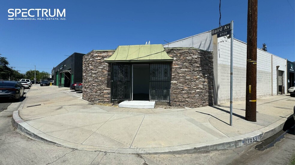 More Photos Of 18531 Eddy St, Northridge Service For Lease