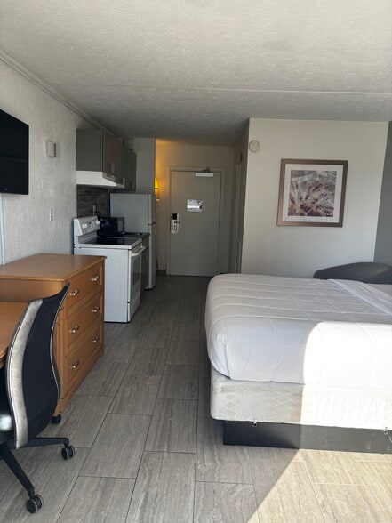 More Photos Of 1901 S Ocean Blvd, Myrtle Beach Hotel For Sale