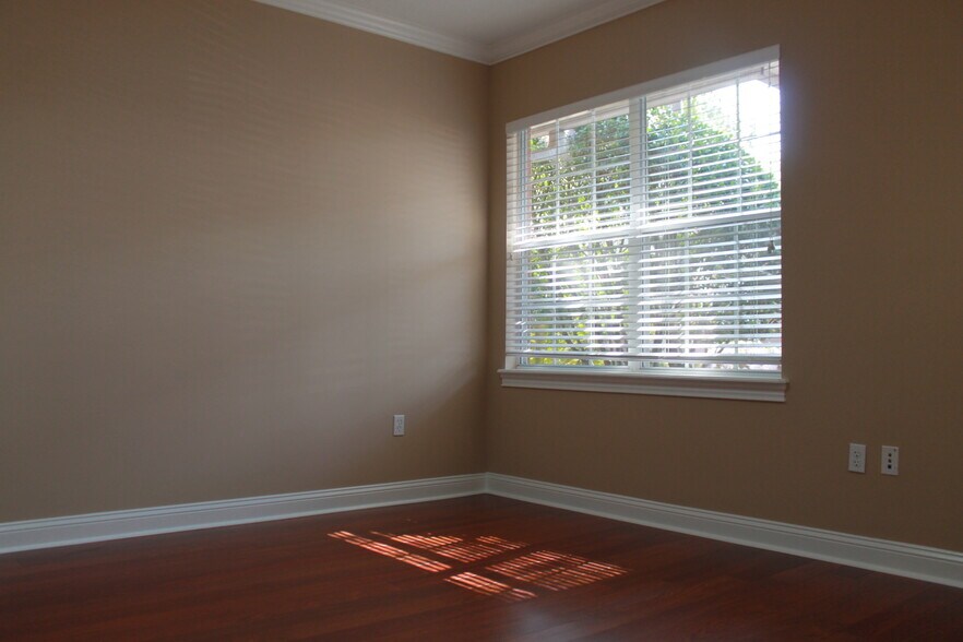 More Photos Of 6817 Southpoint Pky, Jacksonville Office For Sale