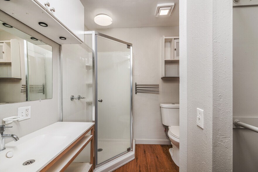 More Photos Of 1513 E Broadway, Long Beach Apartments For Sale