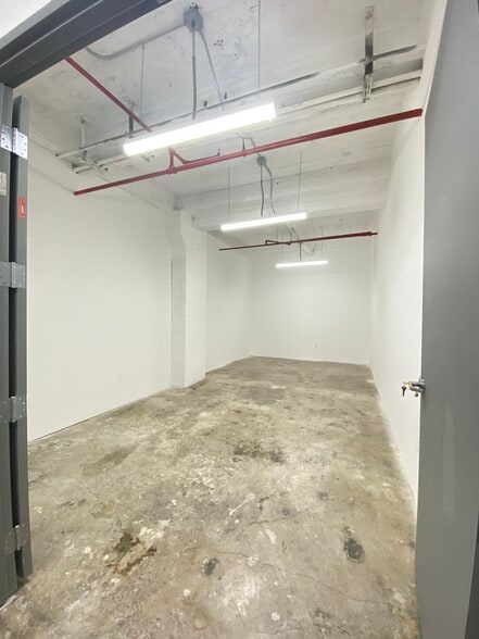 More Photos Of 901 E 31st St, Los Angeles Manufacturing For Lease