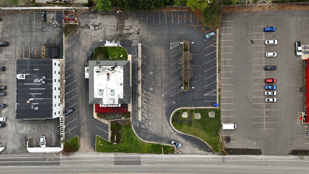 More Photos Of 2055-2081 Riverside Dr, Upper Arlington Restaurant For Sale
