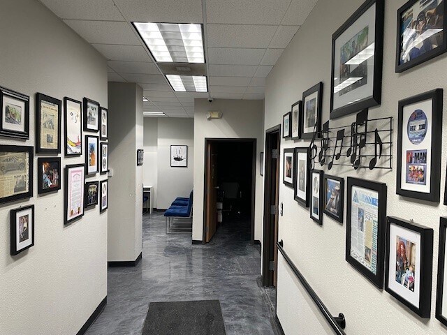 More Photos Of 3500 W 11 Mile Rd, Berkley Light Manufacturing For Lease