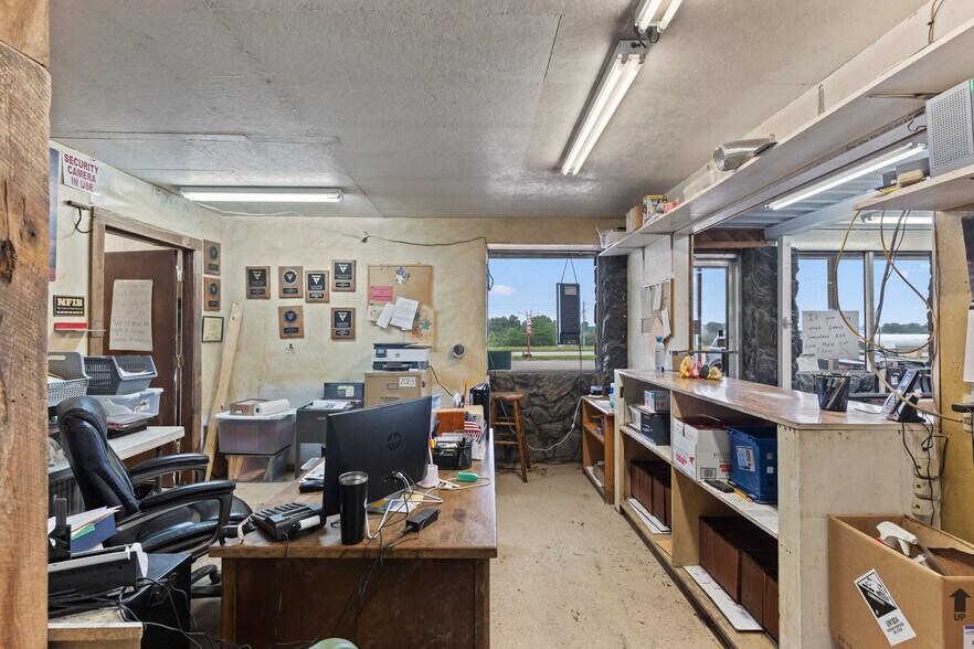 More Photos Of 60 US-54 Hwy, El Dorado Springs General Retail For Sale