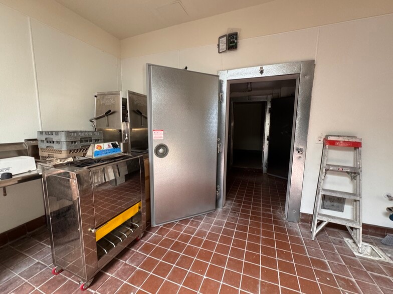 More Photos Of 1407 Howe Ave, Sacramento Restaurant For Sale