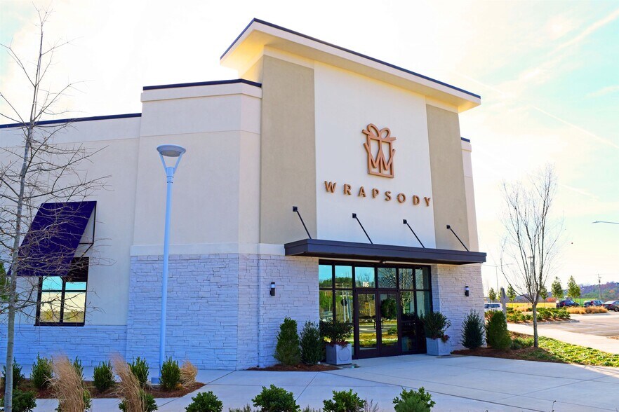 More Photos Of 5220 Peridot Pl, Hoover Storefront For Lease