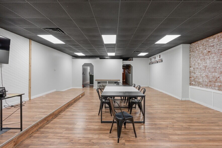 More Photos Of 302 N Main St, Newton Office Residential For Sale