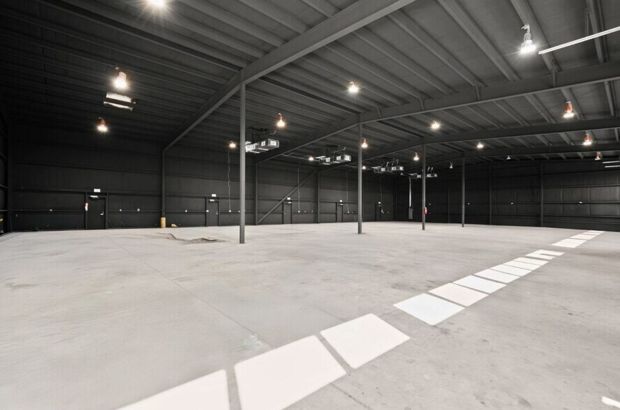 More Photos Of 14510 Fitzhugh Rd, Austin Warehouse For Sale