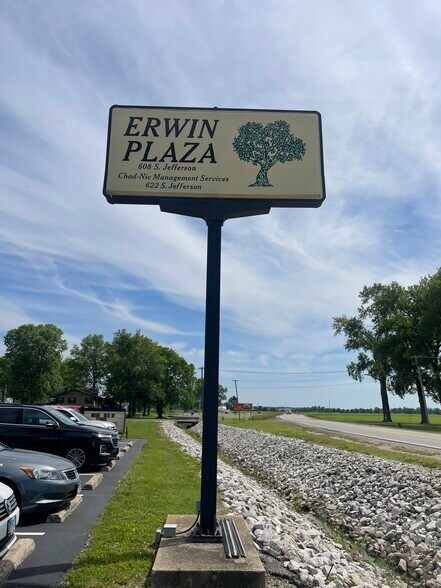 More Photos Of 608 S Jefferson St, Mascoutah General Retail For Lease