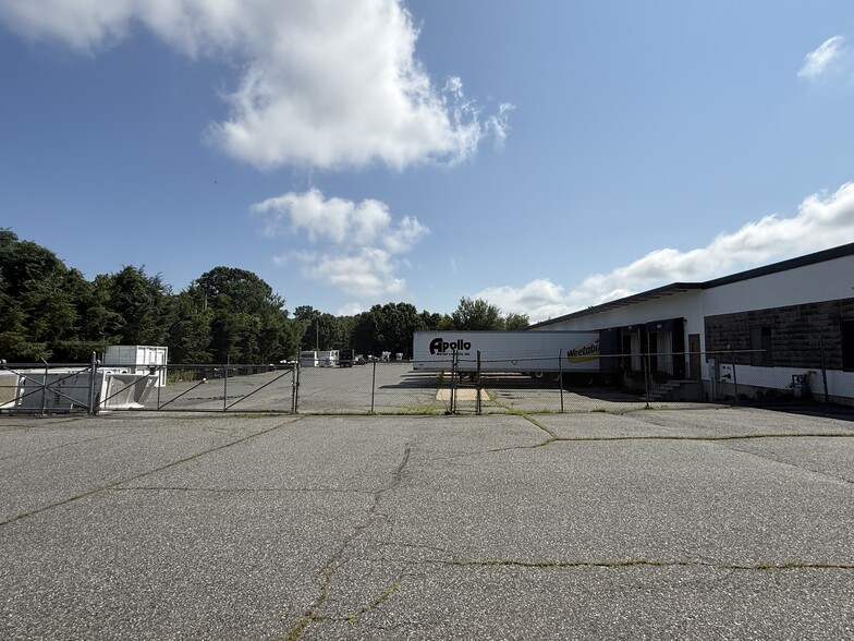 More Photos Of 221 Cherry St, Shrewsbury Industrial For Lease