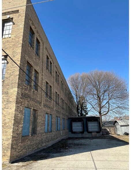 More Photos Of 1133 S 16th St, Manitowoc Warehouse For Sale