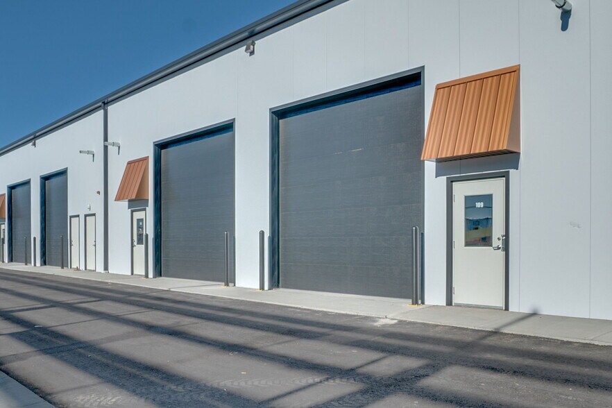 More Photos Of 24947 Larson, Lakeville Warehouse For Lease