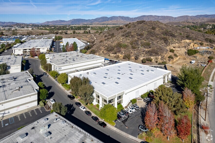 More Photos Of 9420 Chivers Ave, Sun Valley Warehouse For Lease