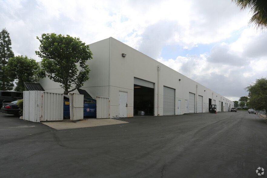 More Photos Of 1300 Pioneer St, Brea Warehouse For Lease