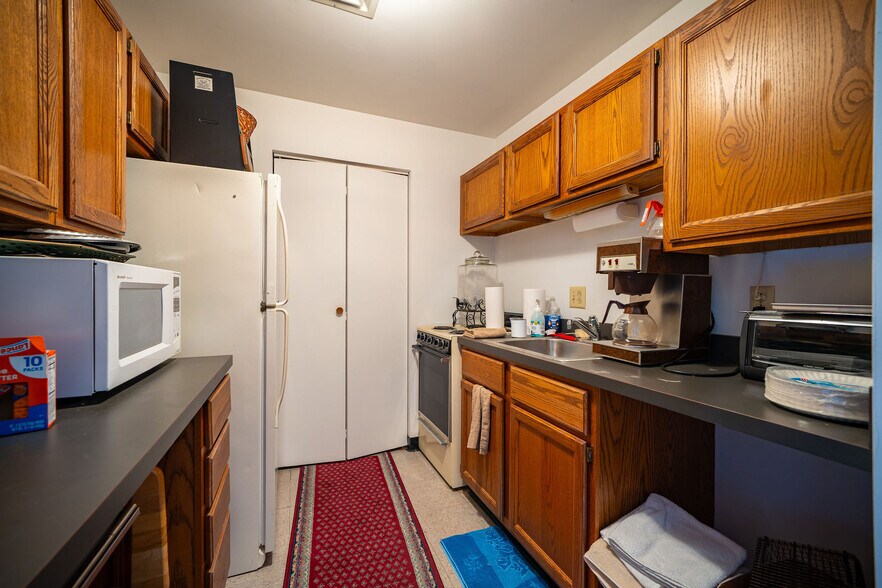 More Photos Of 2990 Bethel Rd, Columbus Funeral Home For Sale