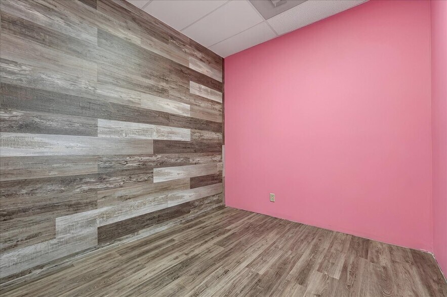 More Photos Of 2055 Blue Spring Rd, Huntsville Storefront Retail Office For Sale
