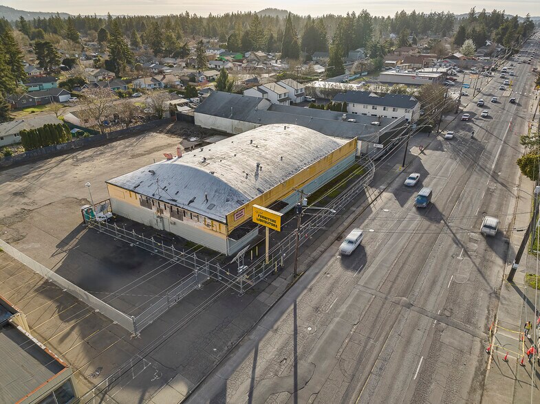 More Photos Of 14410 SE Stark St, Portland Showroom For Sale