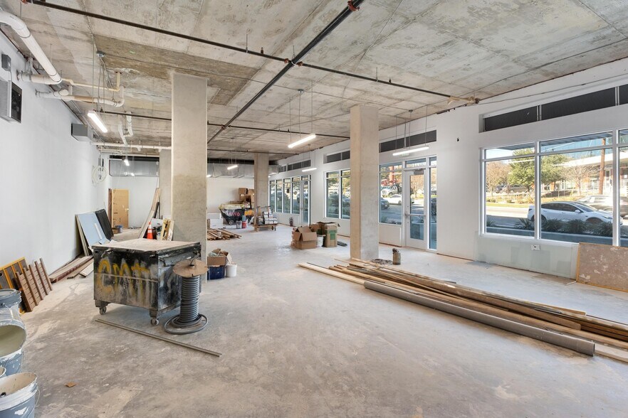 More Photos Of 2323 S Lamar Blvd, Austin Apartments For Lease