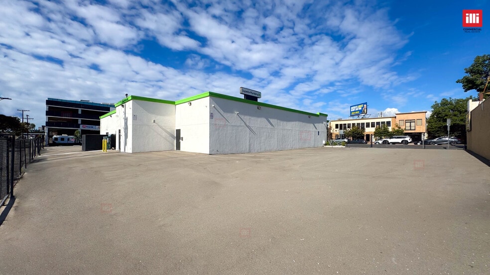 More Photos Of 12020 Victory Blvd, North Hollywood Freestanding For Lease