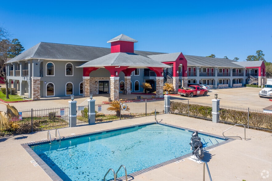 Primary Photo Of 201 W Hill Park Cir, Huntsville Hotel For Sale