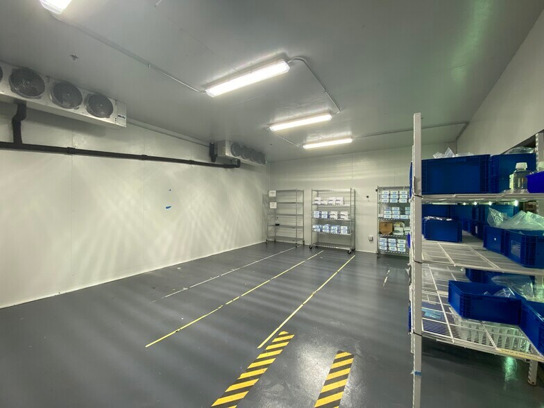 More Photos Of 7050 Burleson Rd, Austin Light Distribution For Sale