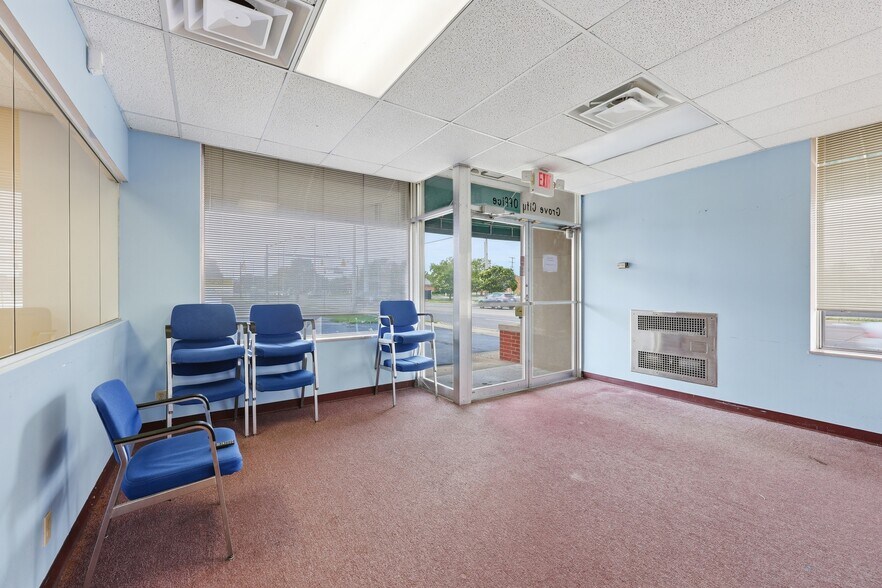 More Photos Of 4074 Hoover Rd, Grove City Office For Lease
